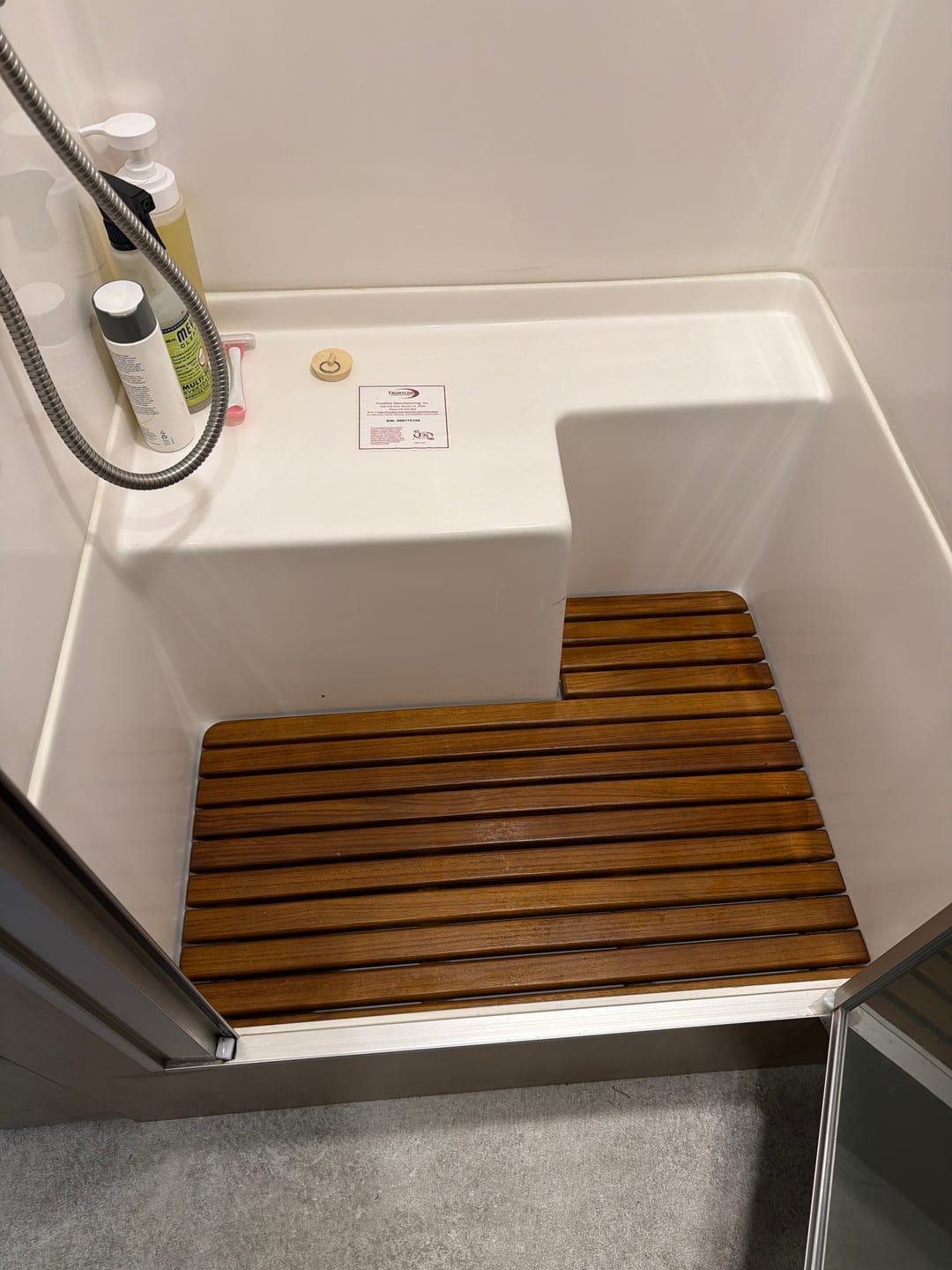 Customer photo review of 25FB / 27FB / 30RB L-shape Airstream Teak Shower Mat