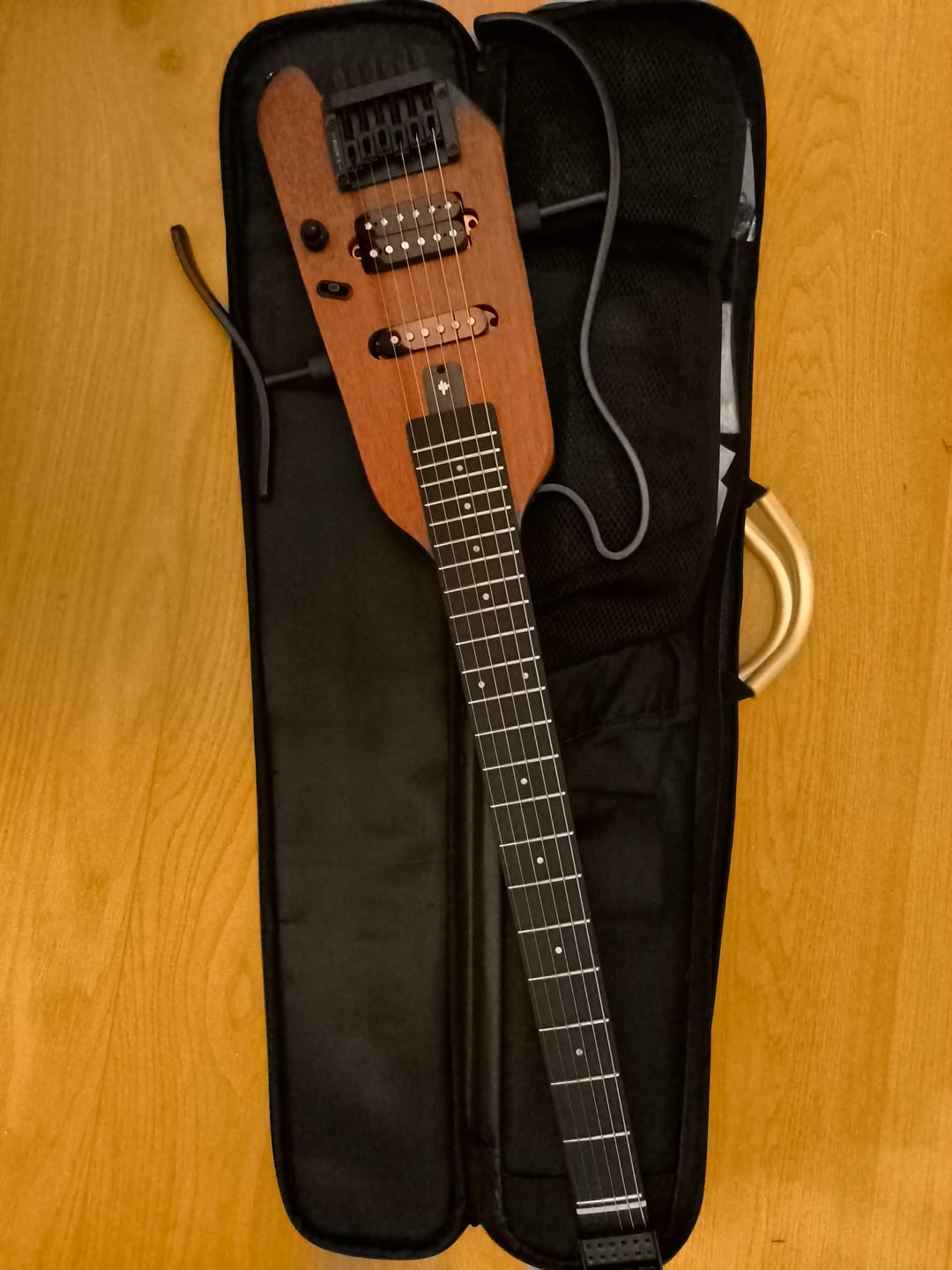 Customer photo review of 【Boîte ouverte】Donner HUSH X Guitare Électrique Sans Tête