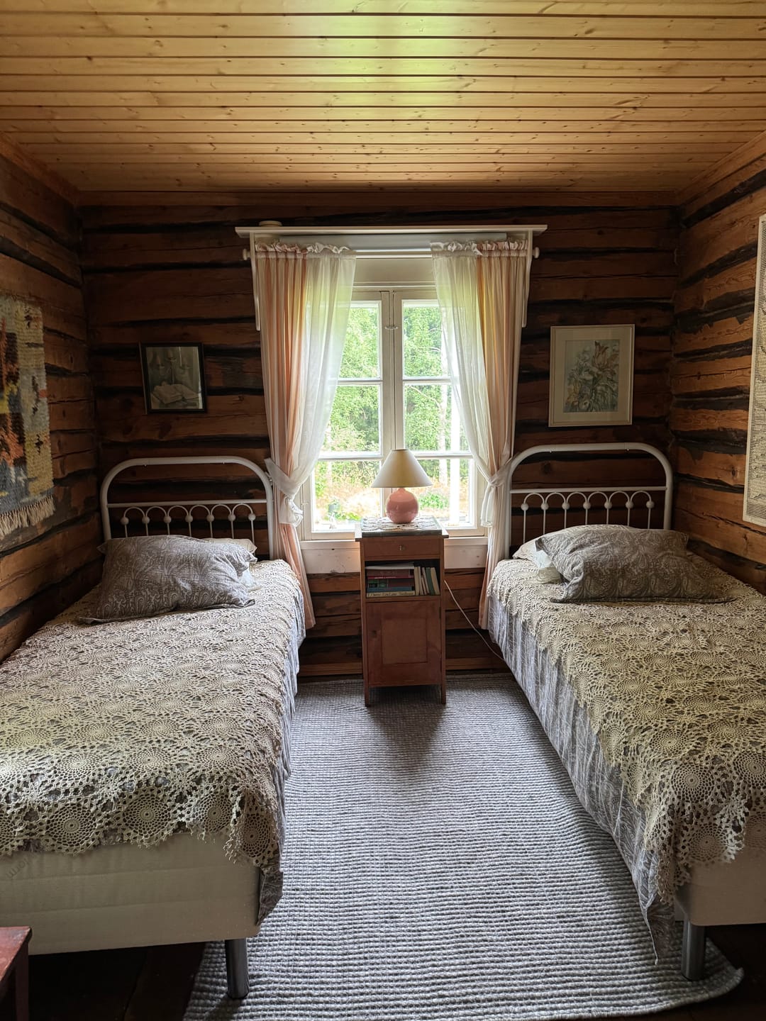 Customer photo review of Valkoinen metallinen sängynpääty Kyriakou 75cm