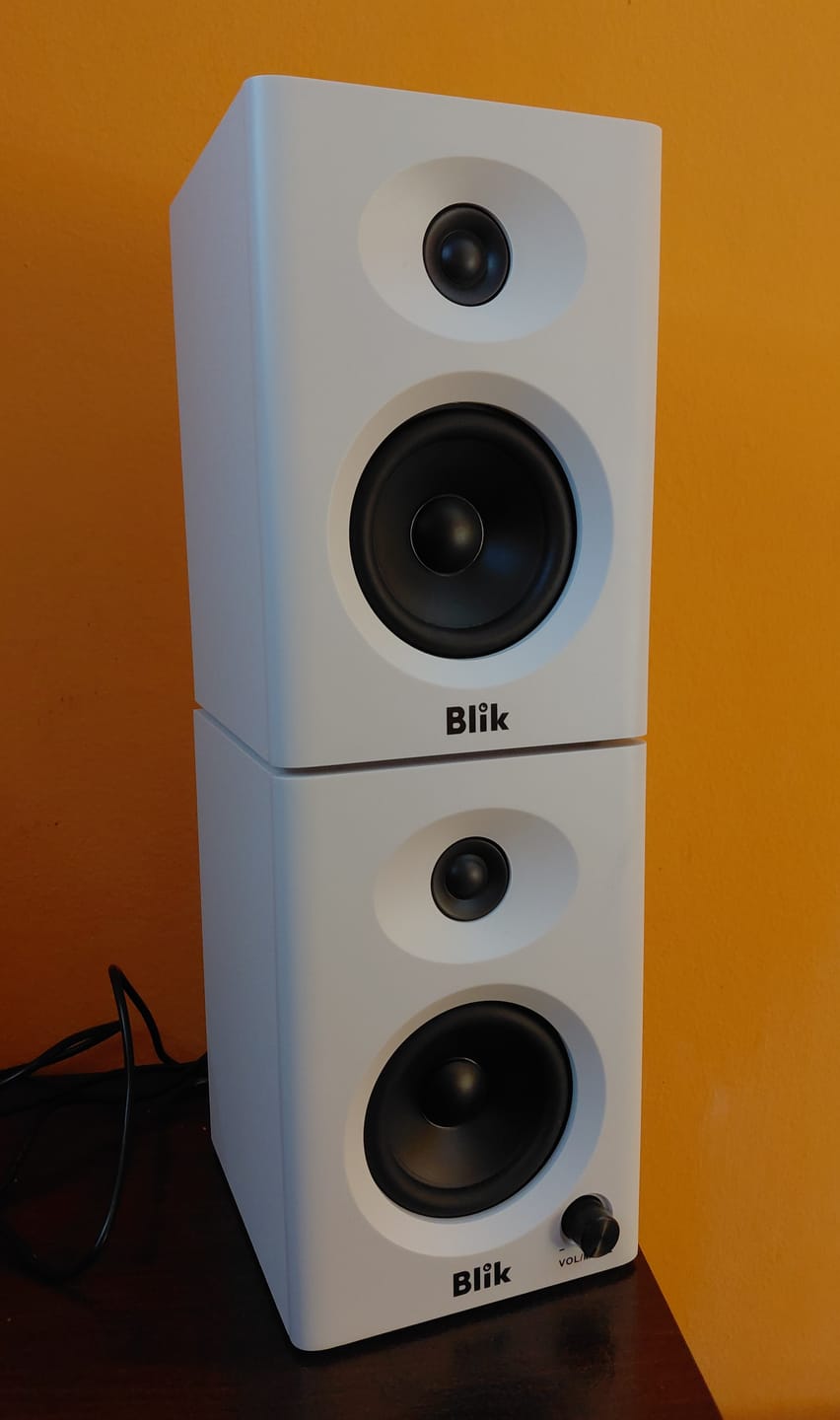 Customer photo review of Par Parlantes Hi-Fi Bluetooth Blik Bookshelf Lite 30W RMS Blanco