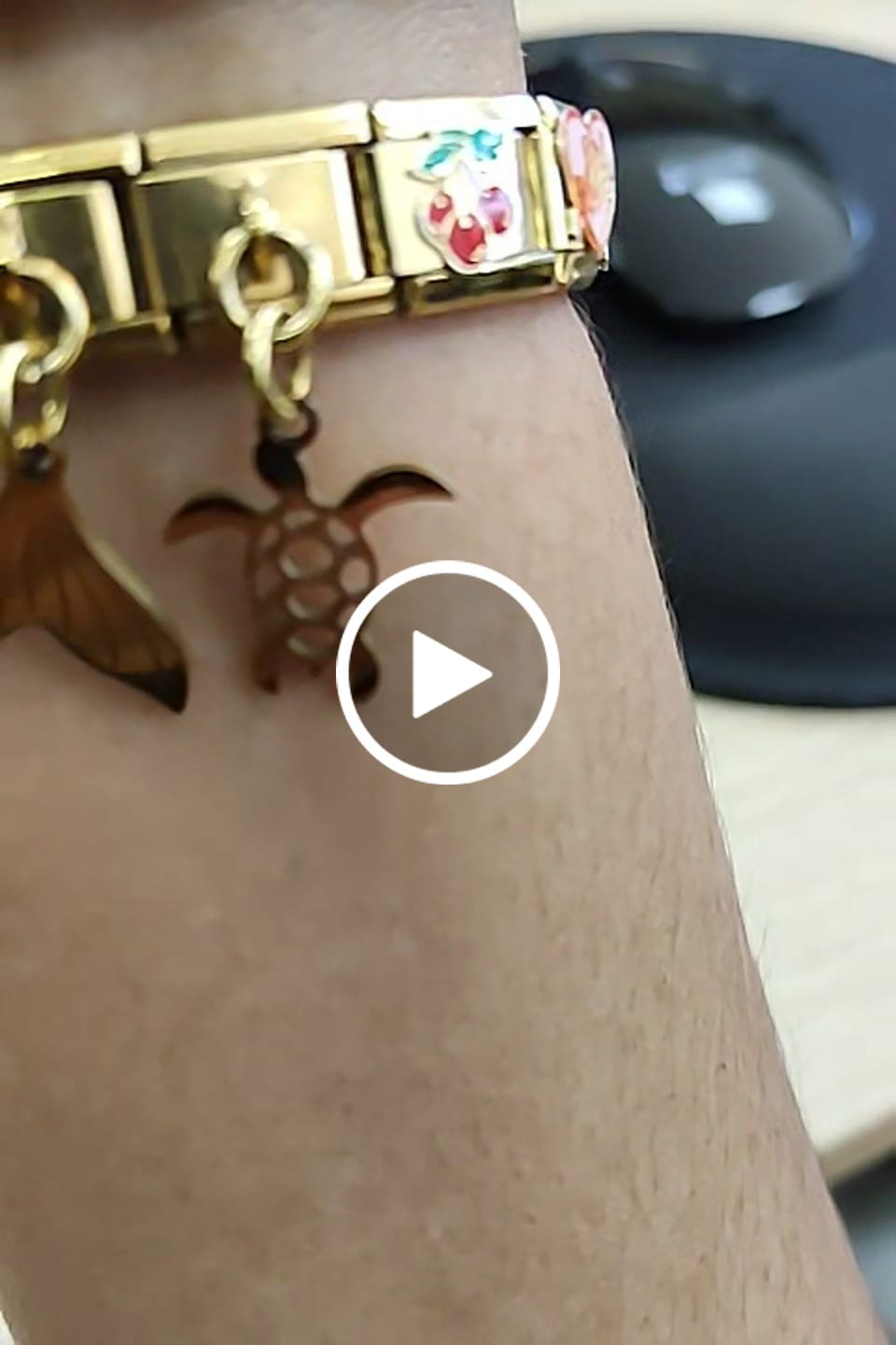 Customer video review of Charm Colgante Tortuga