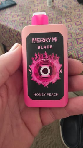 Customer photo review of Merry-Mi - Blade 30K - Puff Jetable / Vape Disposable - 5% nicotine