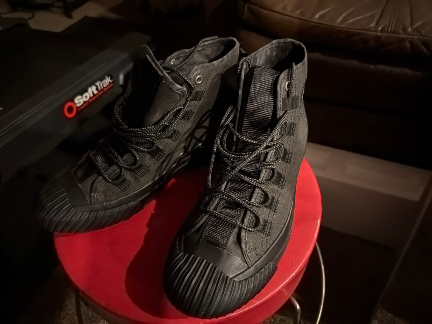 Customer photo review of Grounder Basecamp High-Top Black/Black