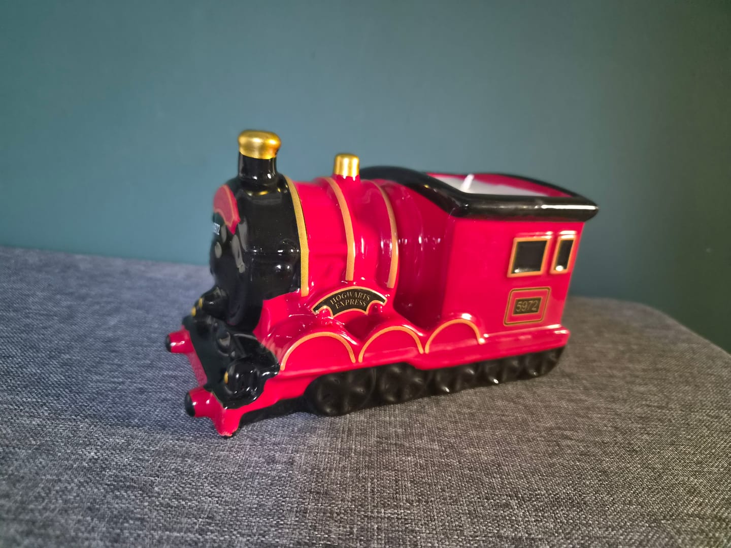 Customer photo review of Harry Potter Duftkerze Hogwarts Express – Lok-Kerze mit Beere & Tonkabohne