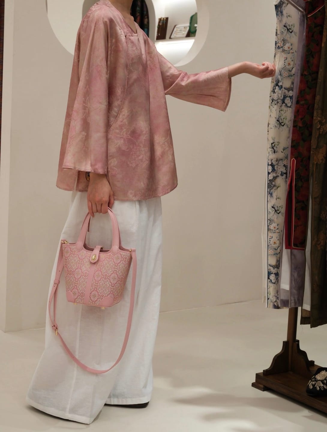 Customer photo review of Tang Red 14 Dingsheng Blossom Song Brocade Bucket Bag