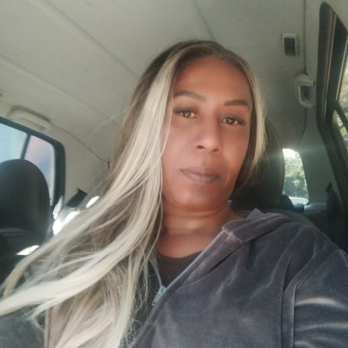 Customer photo review of Lace Front HD Beyonce Loira Iluminada Ombre 103 - Repartição Livre 13x4