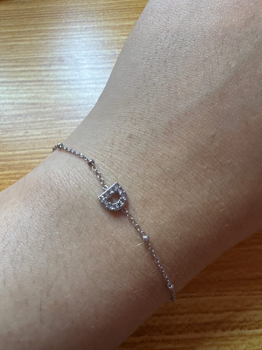 Customer photo review of Pulsera Plateada Bolitas Inicial Con Zirconias