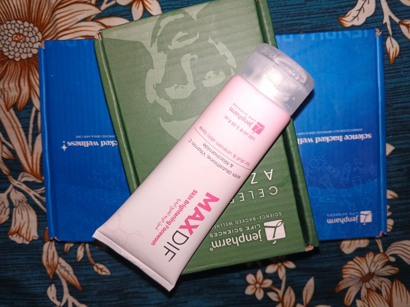 Customer photo review of Maxdif Facewash