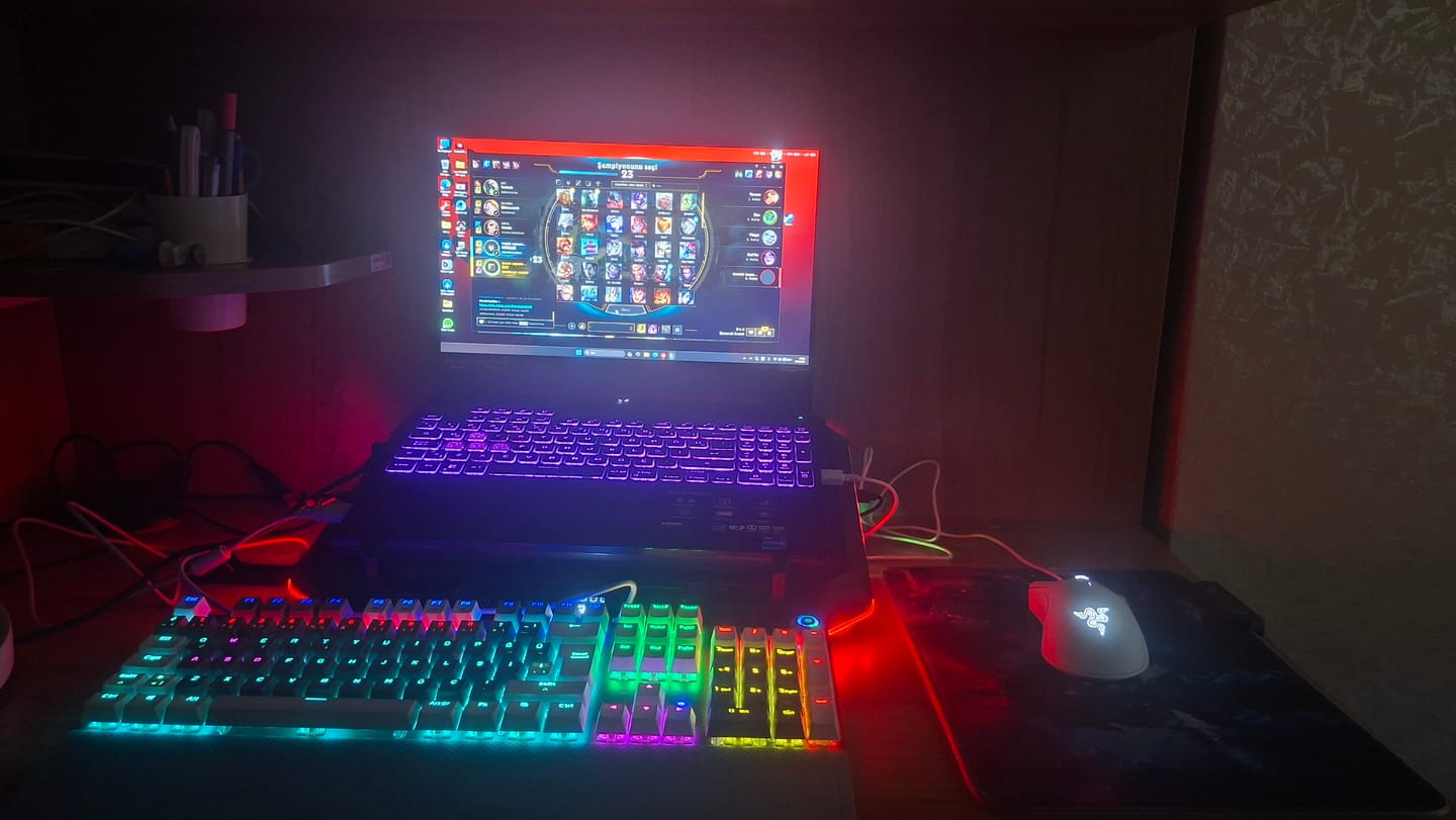 Customer photo review of BLADE PLUS - Rainbow Mekanik Oyuncu Klavyesi