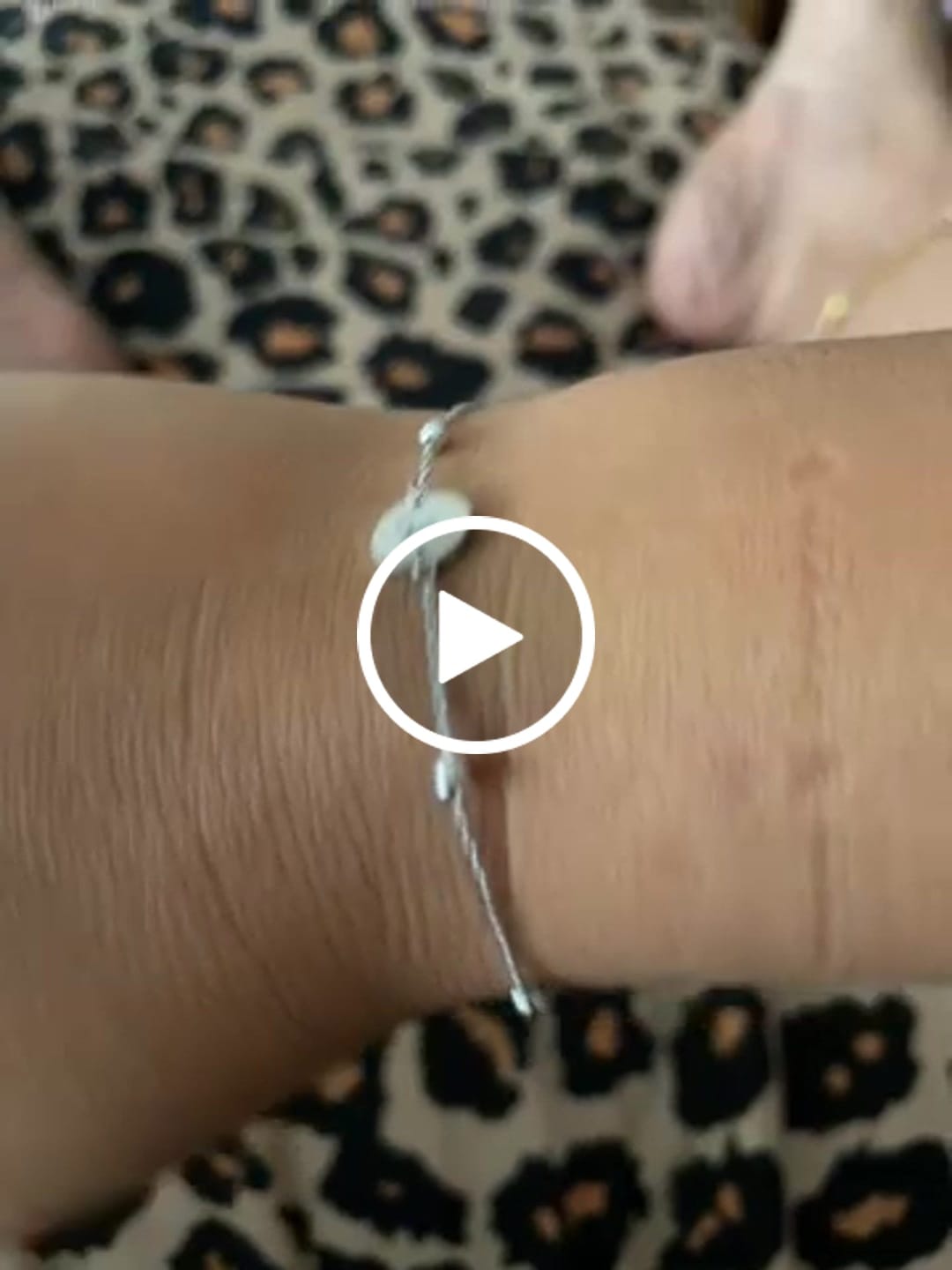 Customer video review of Pulsera Círculo Inicial
