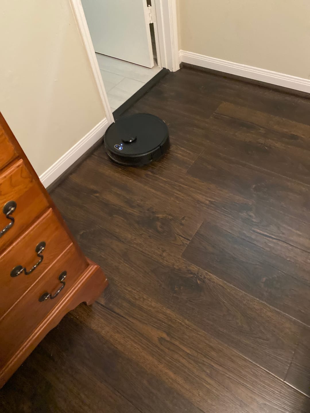 Customer photo review of Robot Vacuum V8 Pro – Fully Automatic Cleaning with Mopping Function, Intelligent Navigation & App Control