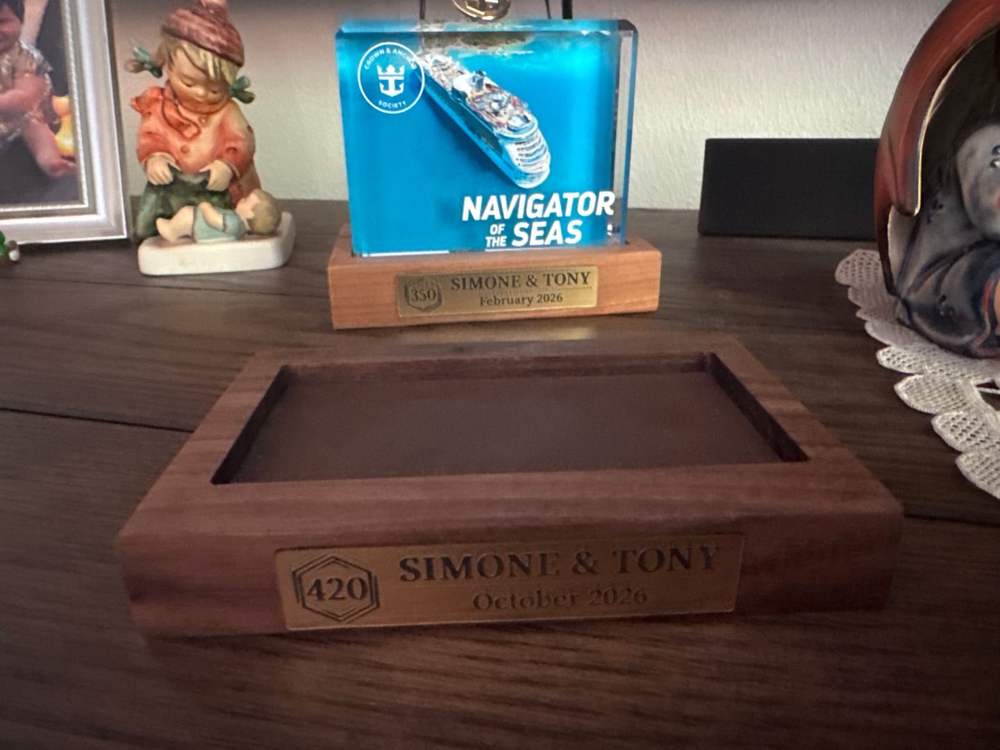 Customer photo review of Cruise Milestone crystal block base