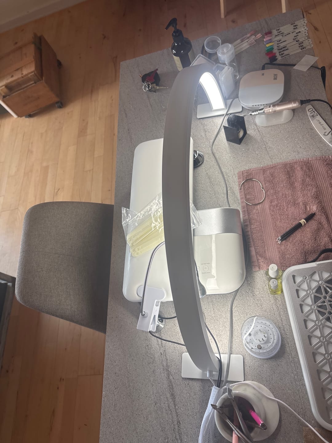 Customer photo review of Neglelampe – LED halvmåne bordlampe