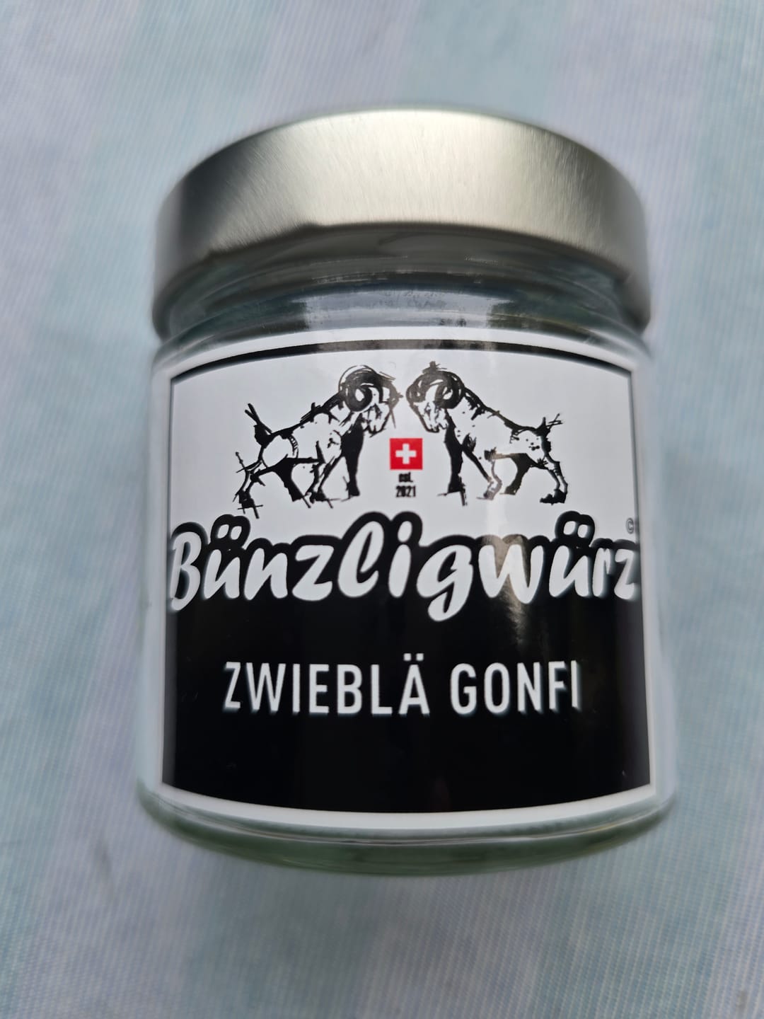 Customer photo review of Zwieblä Gonfi - Die Zwiebel Marmelade für Burger, Hotdog oder Salate