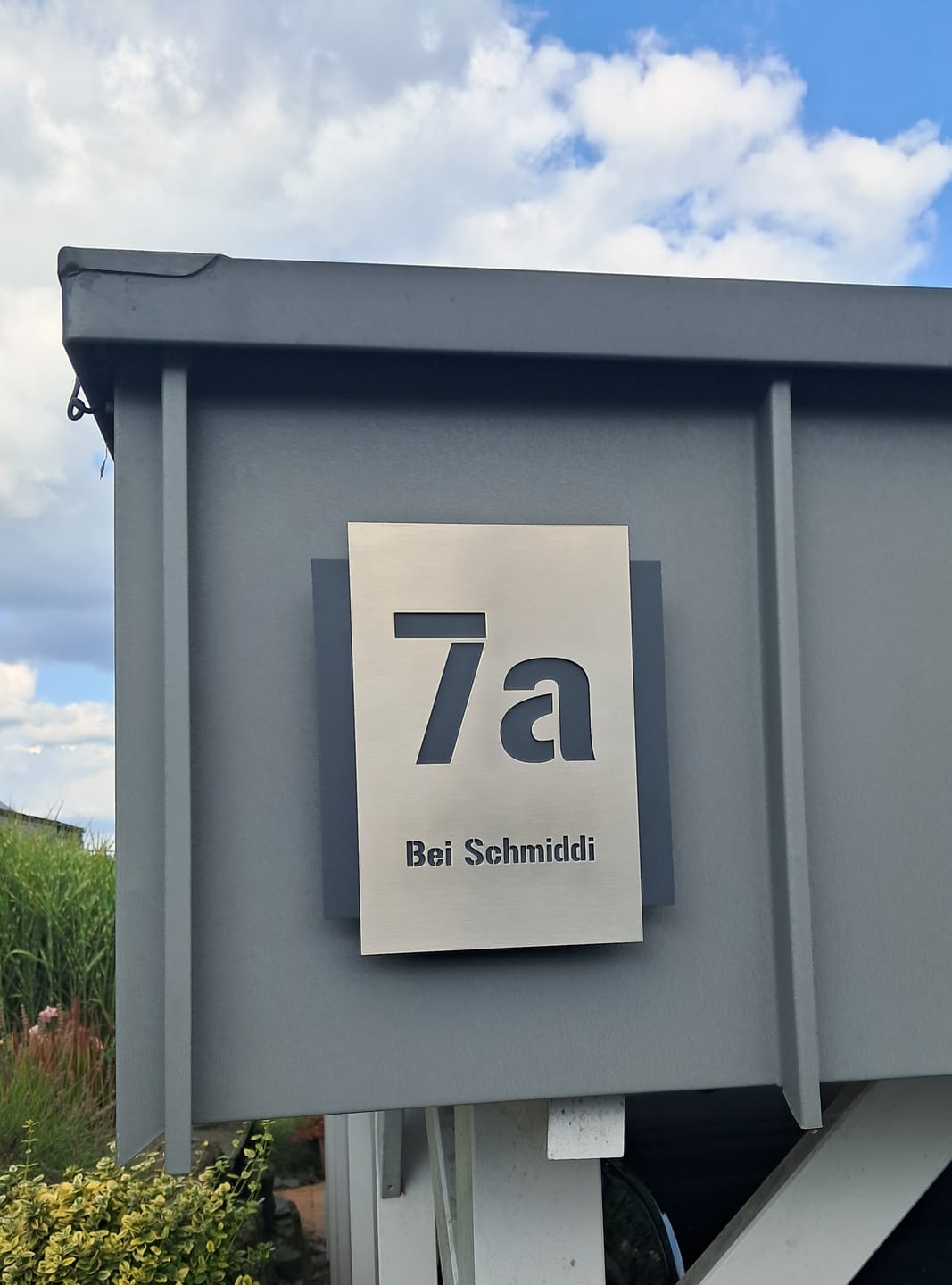 Customer photo review of Edelstahl Hausnummernschild 15×18 cm oder 20x24 cm