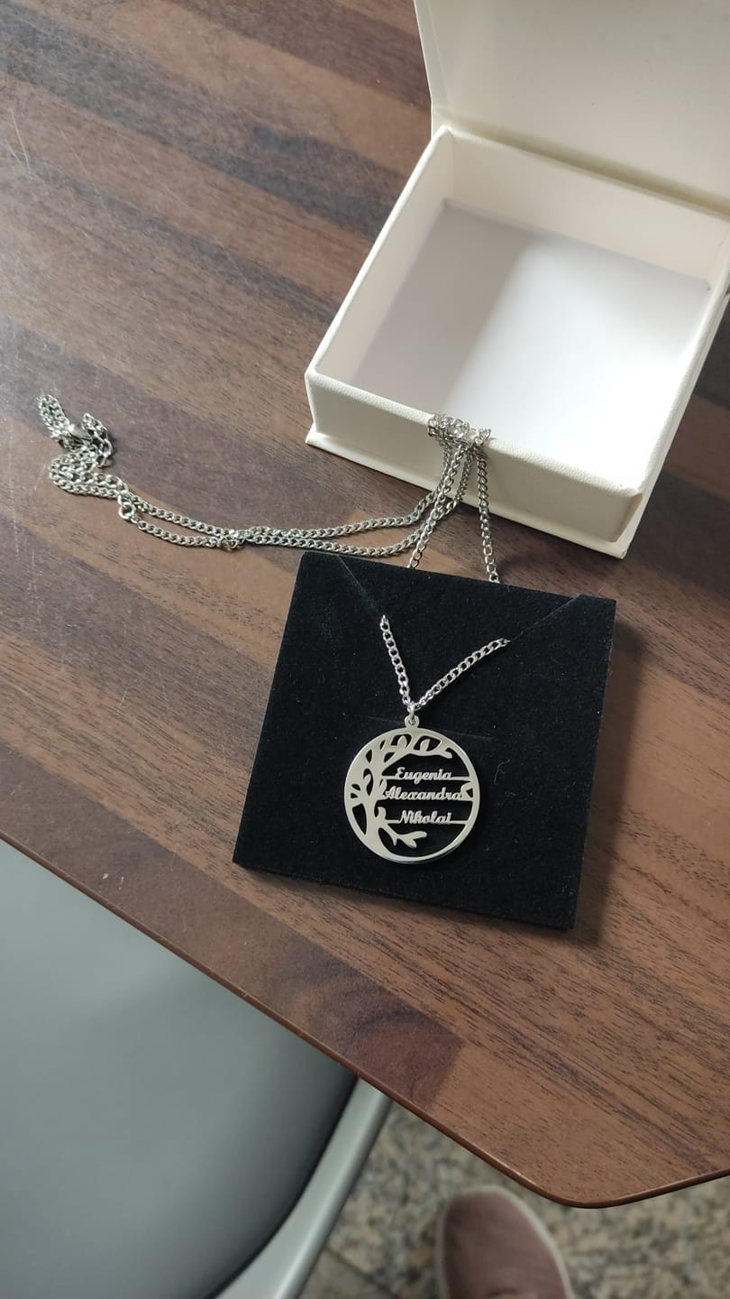 Customer photo review of Lebensbaum Kette mit personalisierten Namen