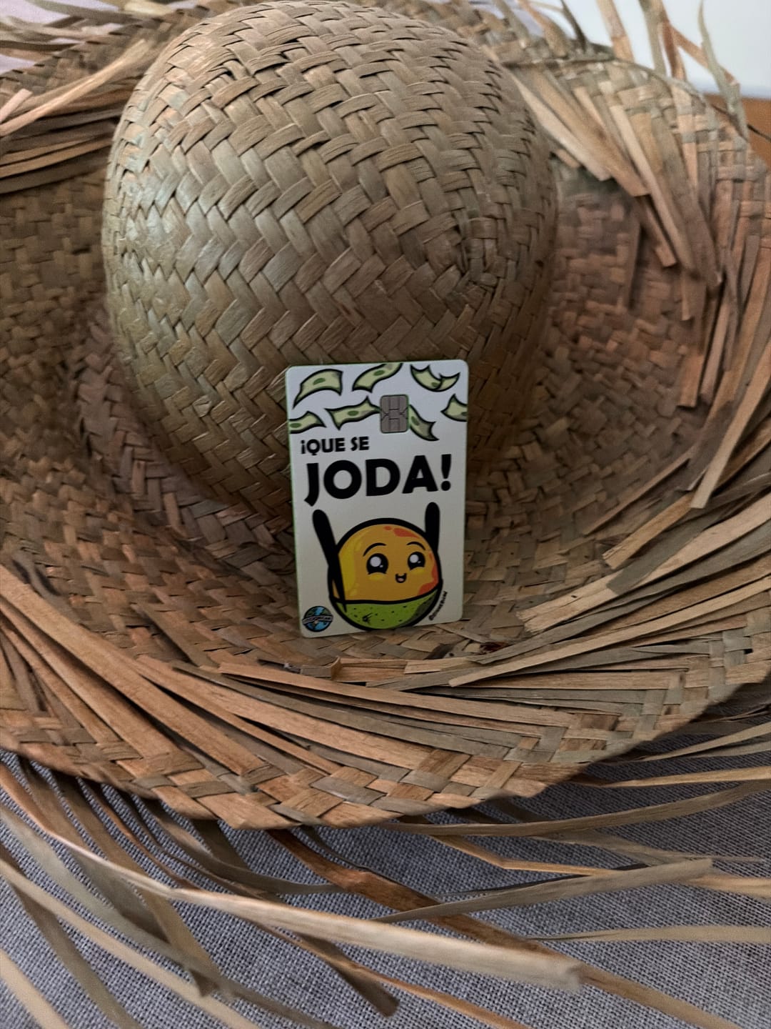 Customer photo review of Que Se Joda - Sticker para Tarjeta de Crédito