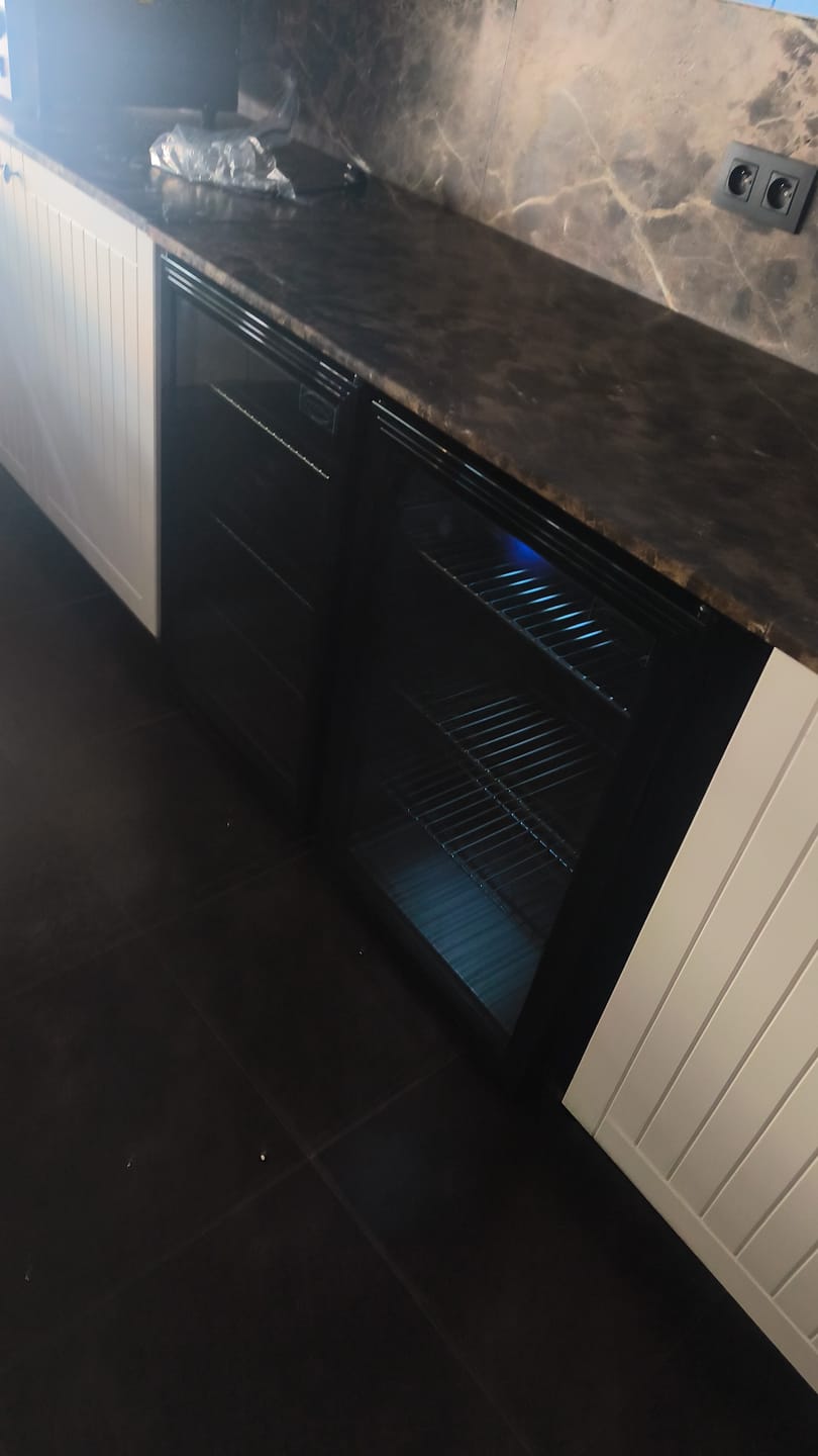 Customer photo review of Drankenkoeling | Zwart | 150L | 1 Glasdeur | +3°C/+10°C | Statisch | 540x539x847(h)mm
