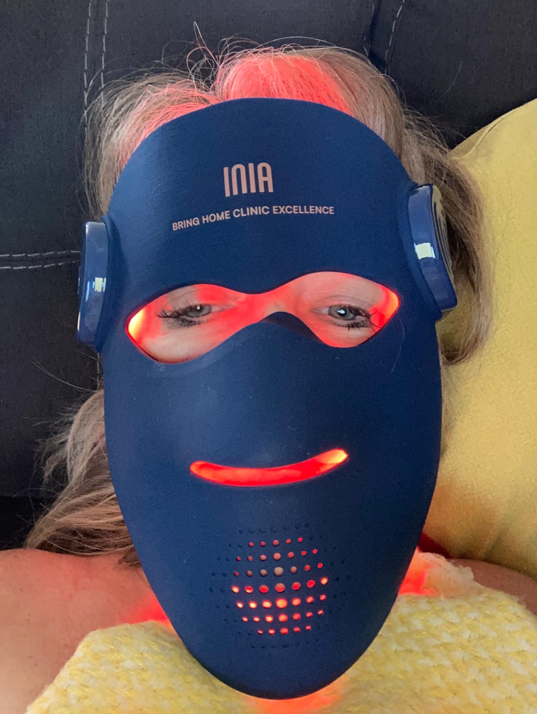 Customer photo review of INIA GLOW 4D 940nm Dual NIR Wireless LED Mask