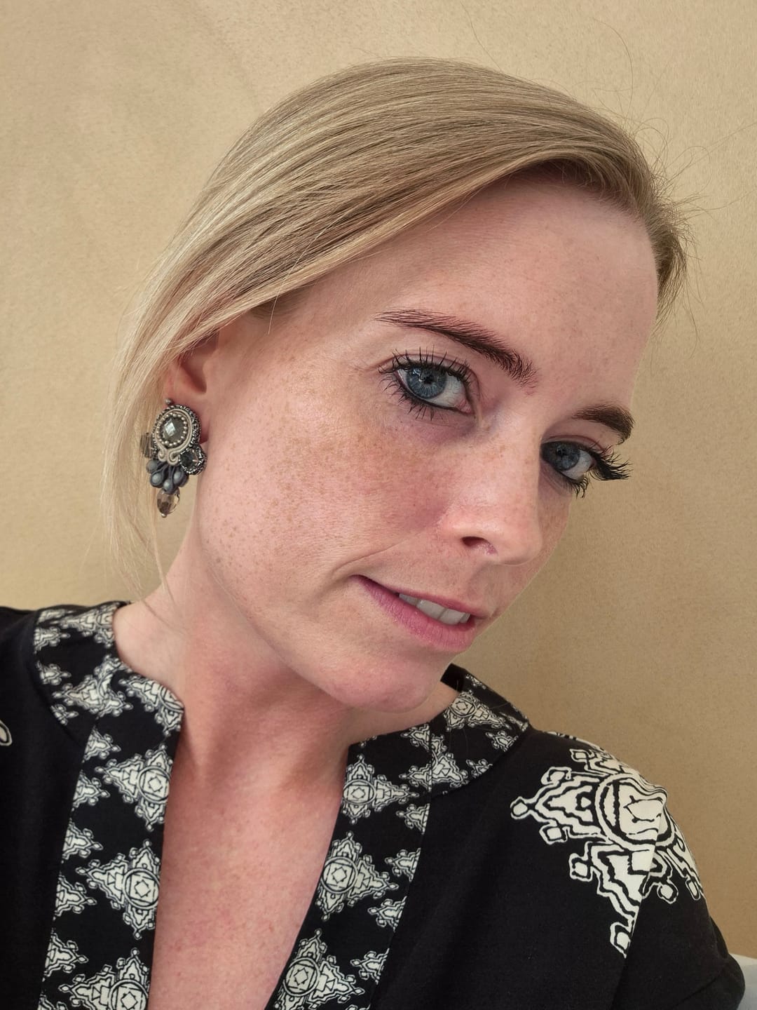 Customer photo review of Funkelnde Soutache-Ohrstecker in Silber
