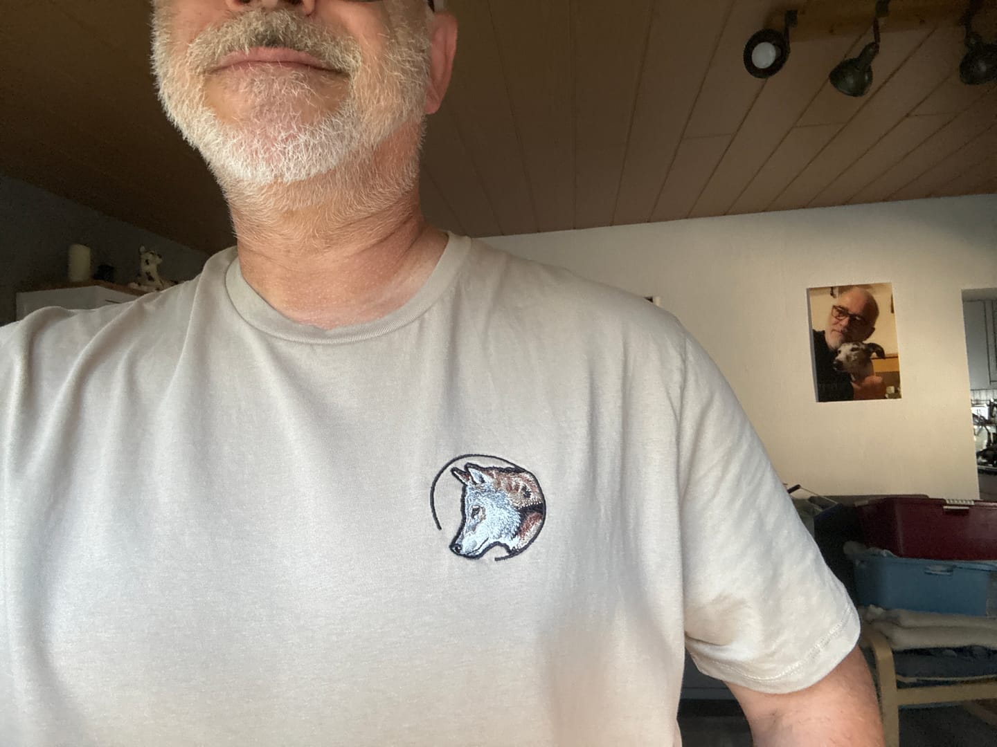 Customer photo review of Eurasischer Grauwolf Bio Männer T-Shirt Stick