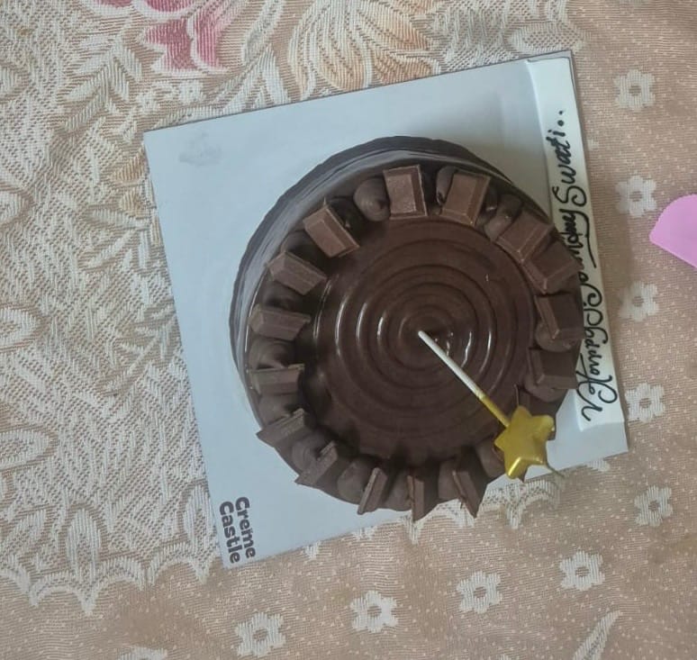 Customer photo review of Classical Dairy Milk Cake