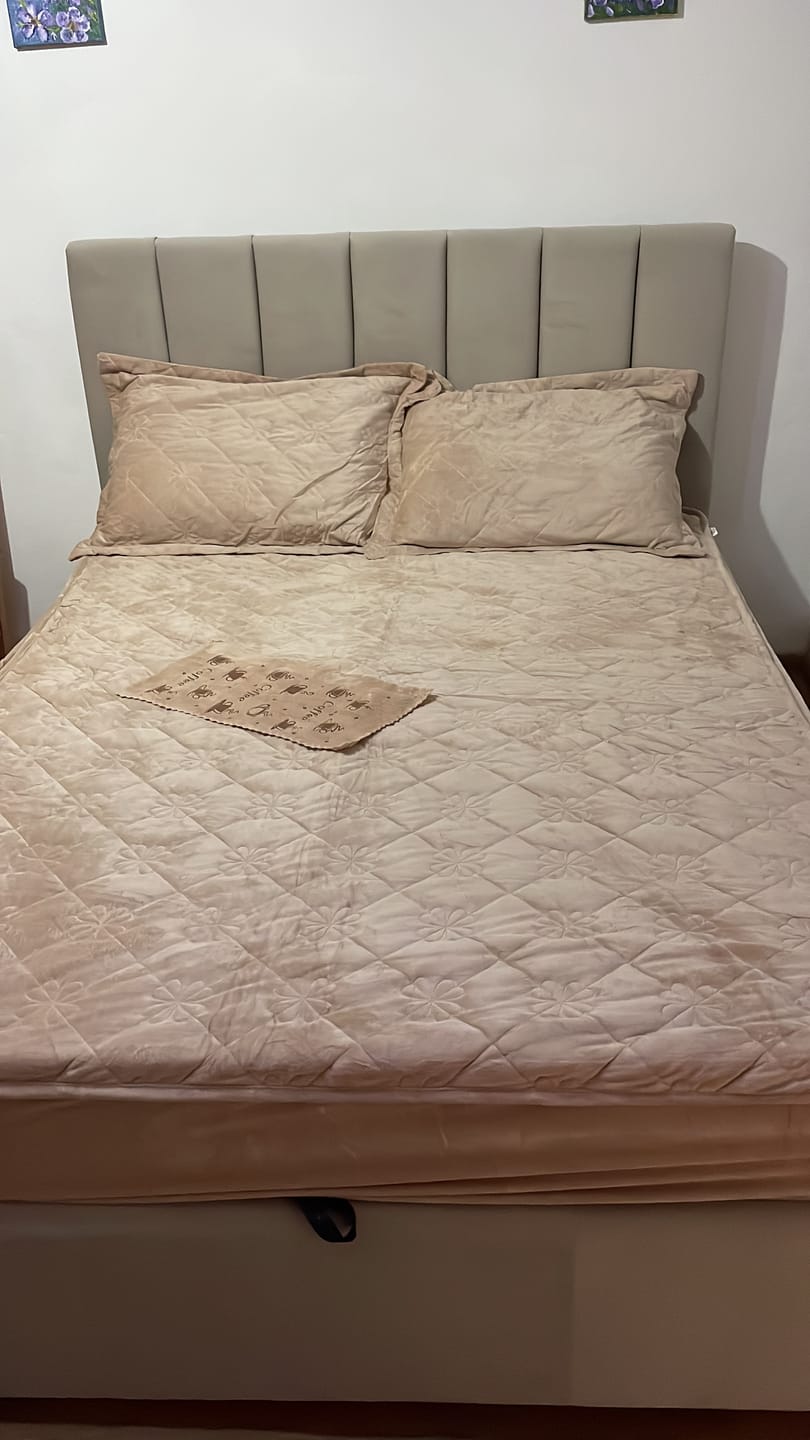 Customer photo review of Husa matlasata tip topper din catifea, 140x200cm+2 fete de perna 50x70cm, Bej