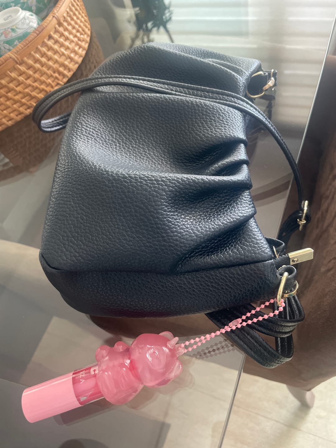 Customer photo review of Lip Oil Gummy Panda – VIZZELA