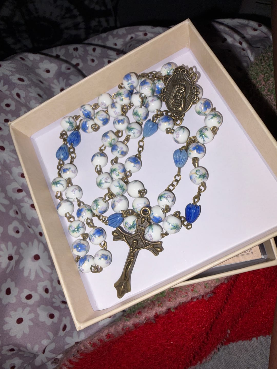 Customer photo review of FREE Today: Immaculate Heart of Mary & Crucifix of 8 mm Round Floral Acrylic Alloy Chain Rosary
