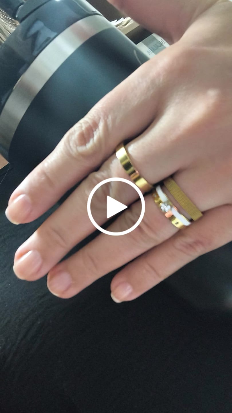 Customer video review of Anel Rainha Pedra Cristal Banhado em Ouro 18k