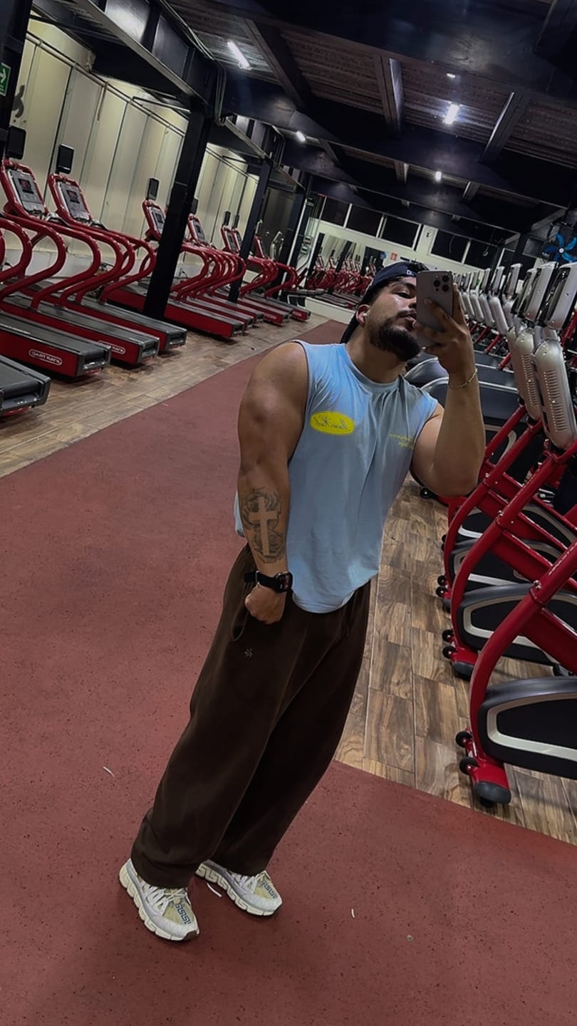 Customer photo review of 4009 - Golds Gym Ringer Tees