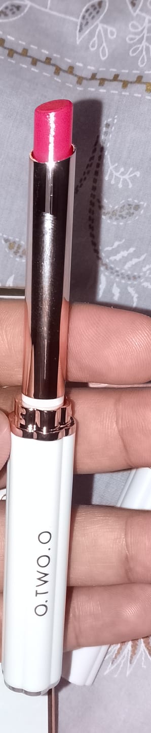 Customer photo review of O.TWO.O MOIST COLOR CHANGING LIP BALM