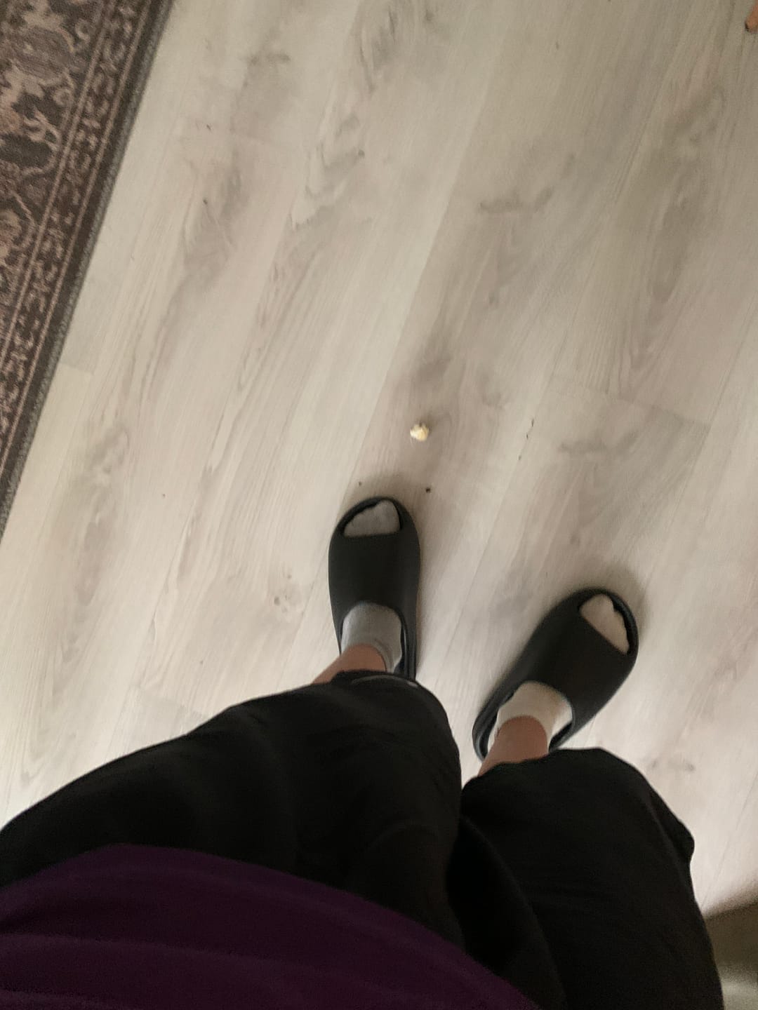 Customer photo review of Yeezy Slide Black