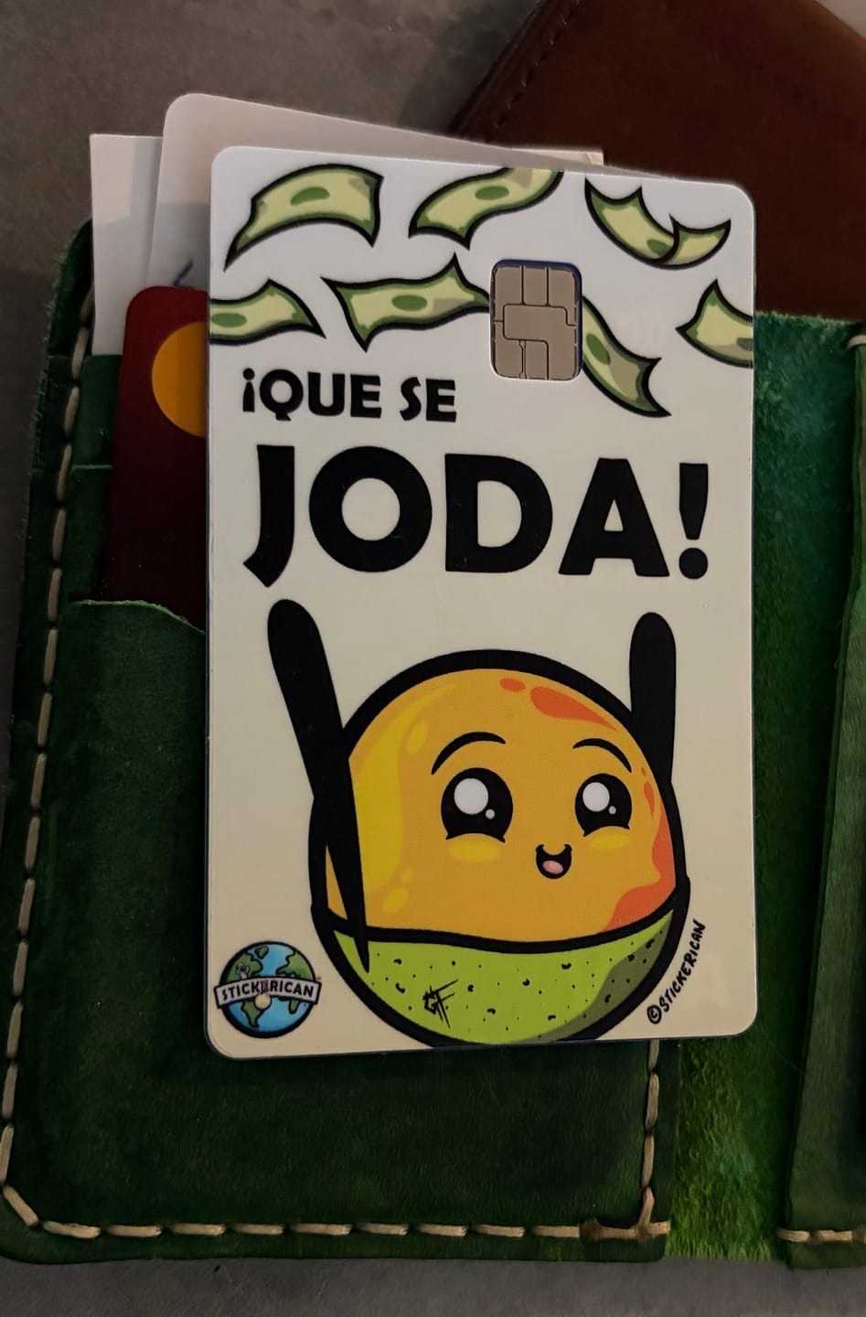 Customer photo review of Que Se Joda - Sticker para Tarjeta de Crédito