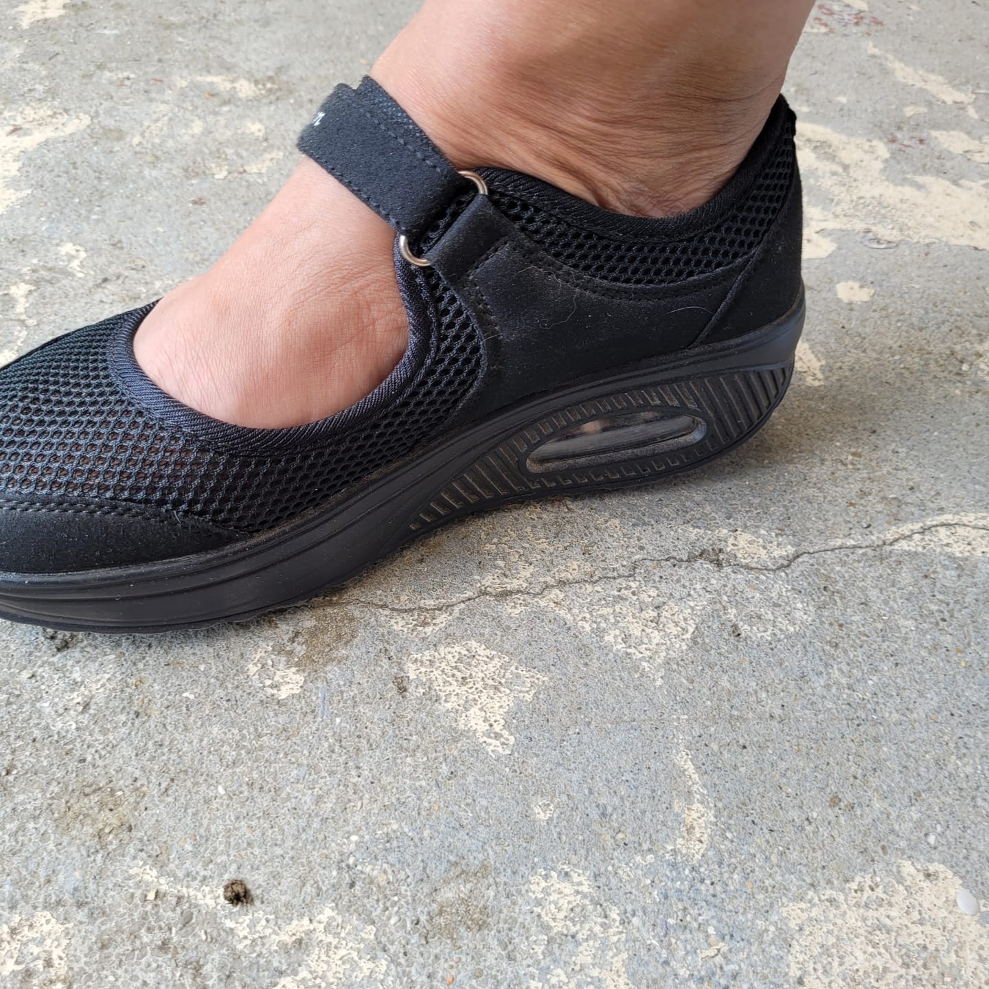 Customer photo review of Chaussures à Scratch Relaxant le Pied et le Talon - Mary Janes