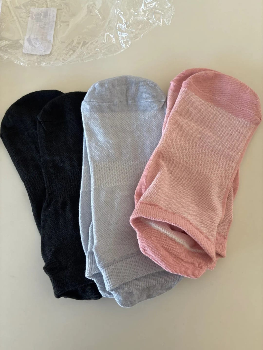Customer photo review of Pack 6 Pares Calcetines Antideslizantes Cortos Al Tobillo Yoga Pilates