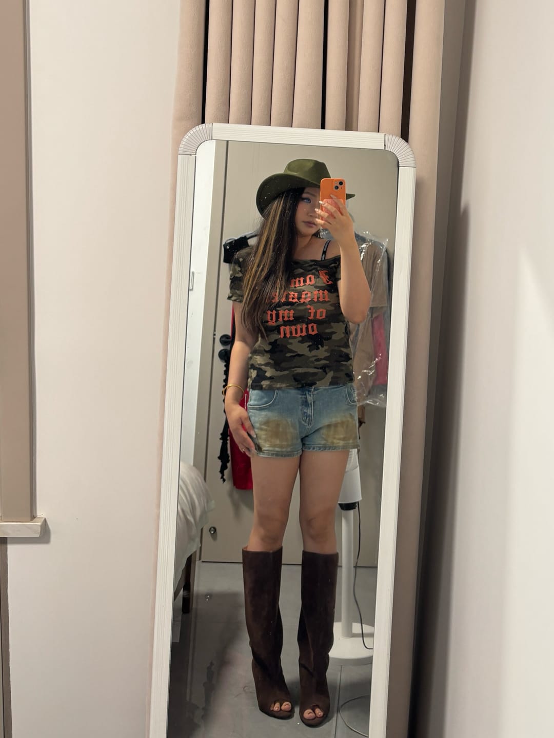 Customer photo review of Rase le sol Camo One-Shoulder Graphic Fitted T-Shirt