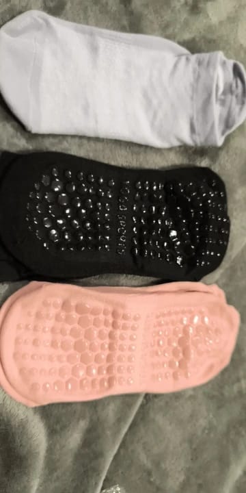 Customer photo review of Pack 6 Pares Calcetines Antideslizantes Cortos Al Tobillo Yoga Pilates