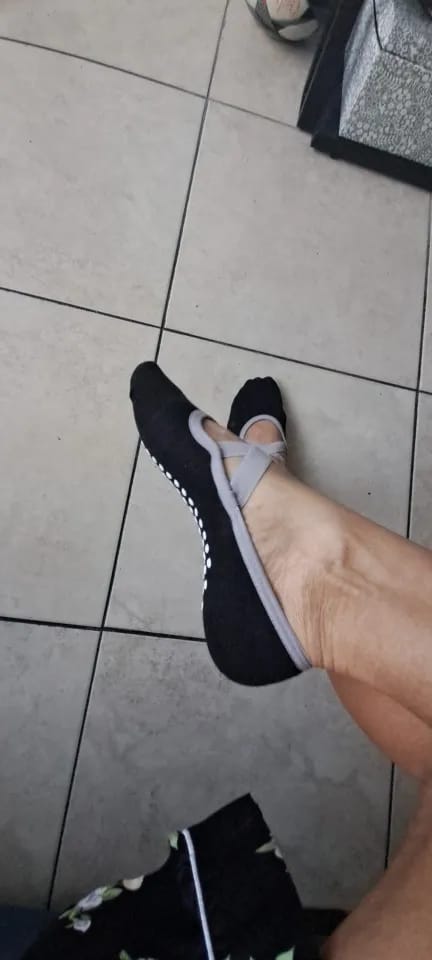 Customer photo review of Pack 6 Pares de Calcetines Antideslizantes Yoga Ballet Pilates Set Cortos