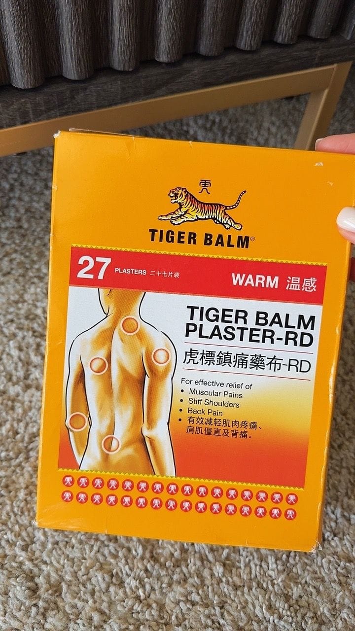Customer photo review of Tiger Balm Plaster Cool/Warm 27pcs (L size: 10cm x 14cm)
