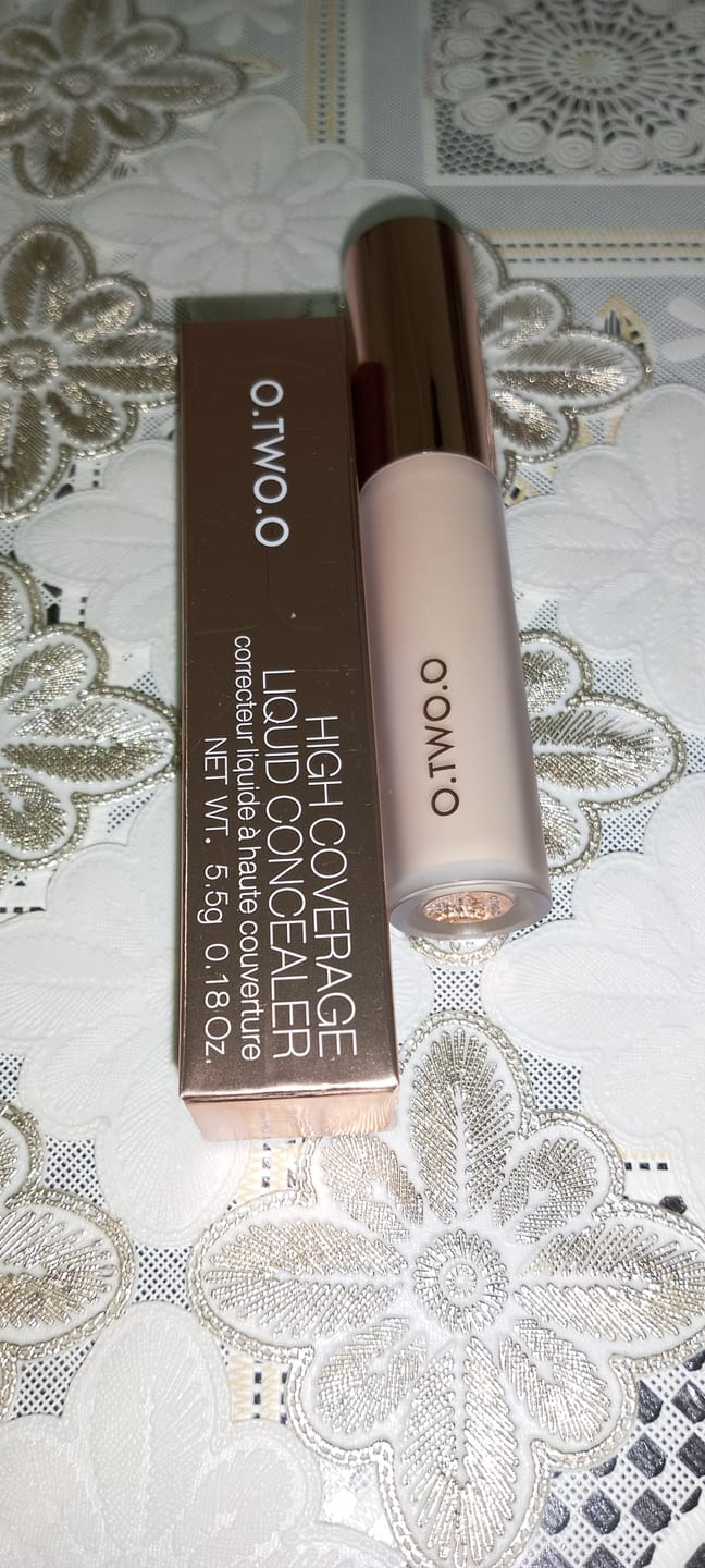 Customer photo review of O.TWO.O HIGH COVERAGE LIQUID CONCEALER