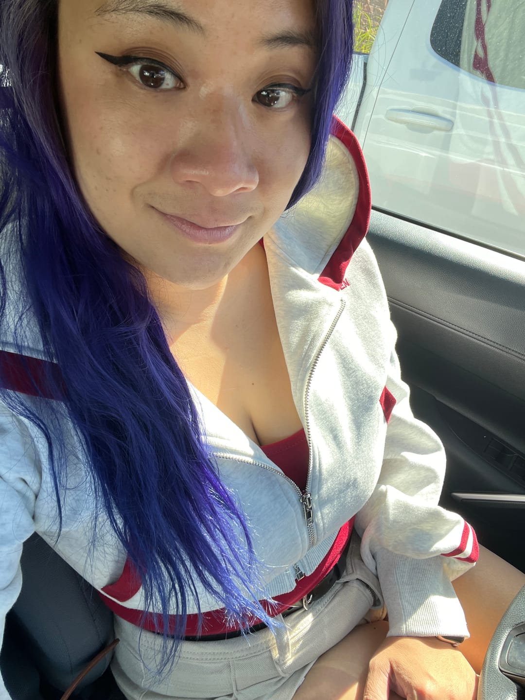 Customer photo review of Aelfric Eden Cropped Contrast Stripe Zip Up Hoodie