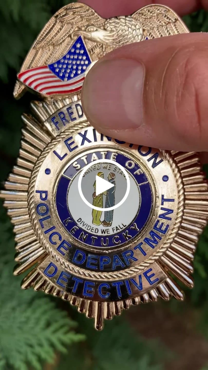 Customer video review of Customizable Badge BA39