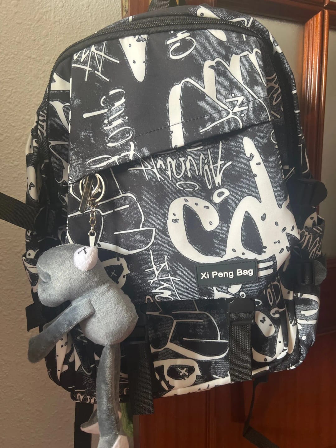 Customer photo review of Mochila Adolescente Graffiti