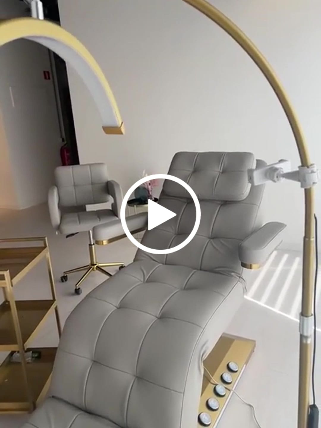 Customer video review of Saphir Version B Premium Complete Beauty Salon Set – Beauty Bed, Chair, Moonlight Lamp & Trolley Pearl Greige