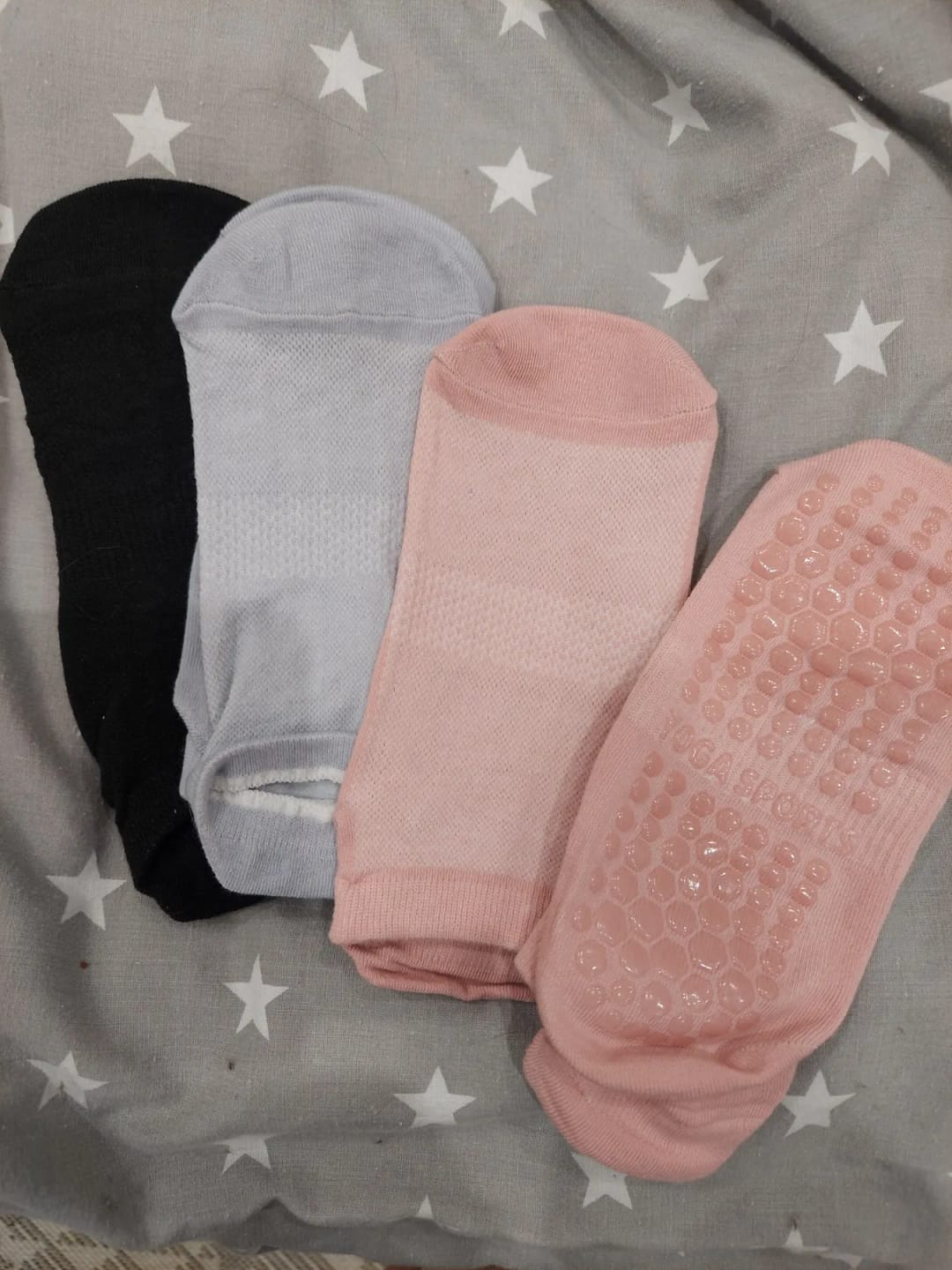 Customer photo review of Pack 6 Pares Calcetines Antideslizantes Cortos Al Tobillo Yoga Pilates