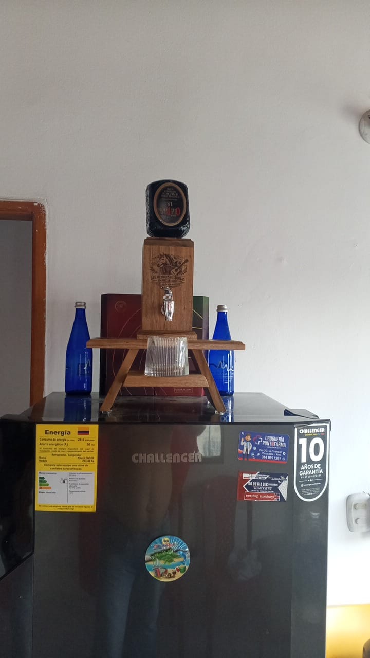 Customer photo review of Dispensador de licor Premium - Porta copas incluido