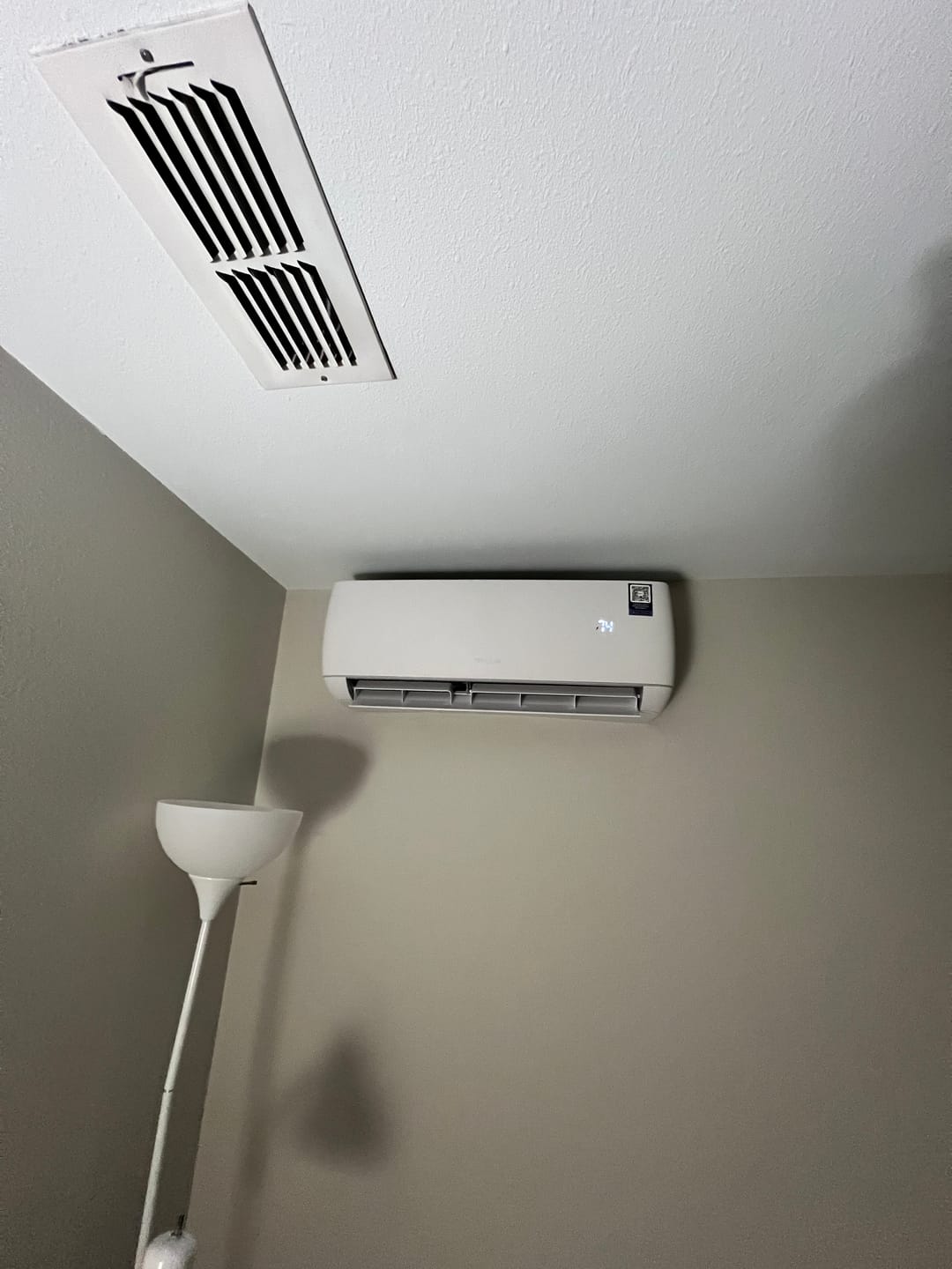 Customer photo review of DELLA Motto Series 9100 BTU 20.5 SEER2 Mini Split Heat Pump AC - Up to 400 Sq.Ft.