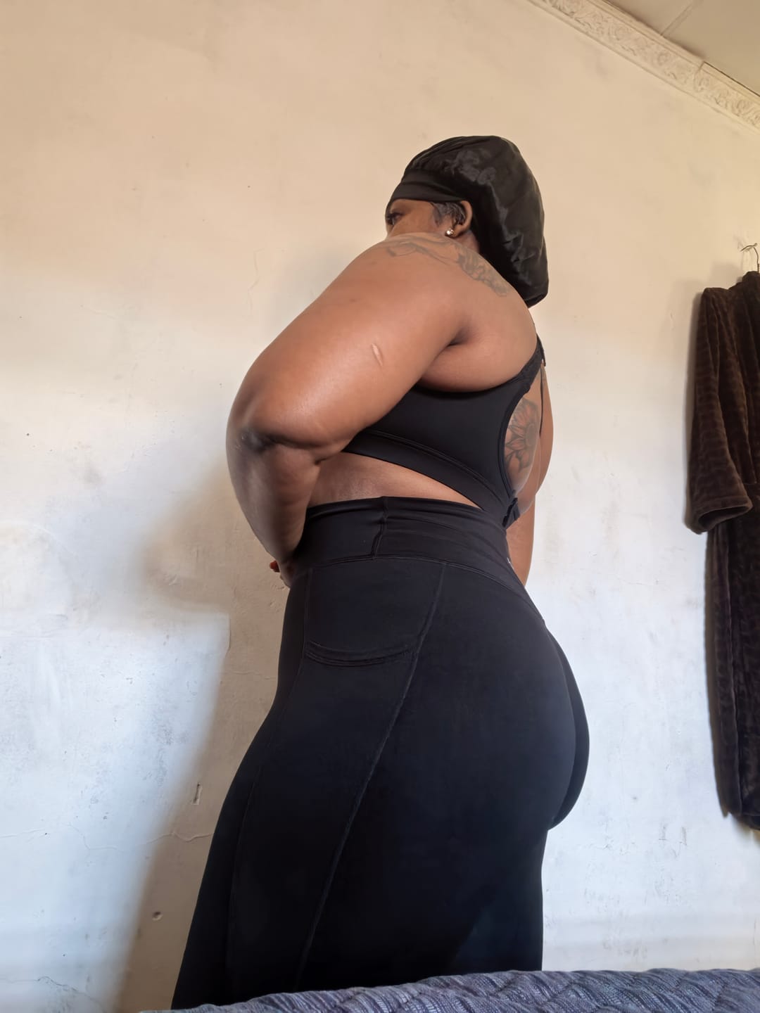 Customer photo review of High Waist Pocket Leggings