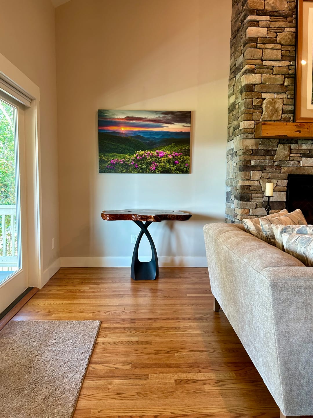 Customer photo review of Table Base 28" H for Round Table Top and DIY Projects - 316 Tulipe